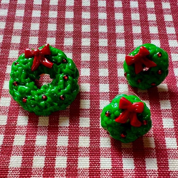 SALE! Holiday Wreath EARRINGS + PIN Set - Picture 1 of 4